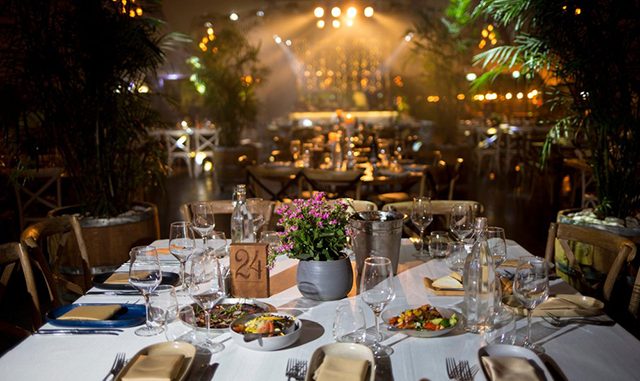 served-banquet-tables-luxurious-interior-450w-785577640