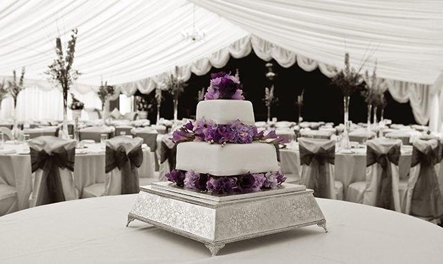 depositphotos_6171392-stock-photo-wedding-cake